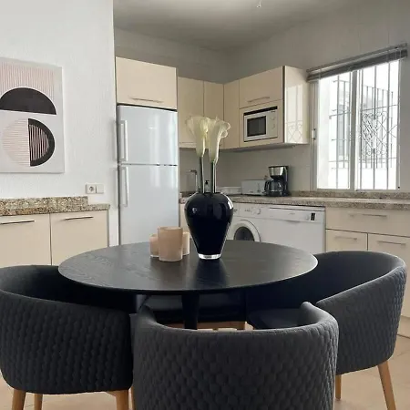 Garden Club 44 With Balcony & Pool Access Apartament *