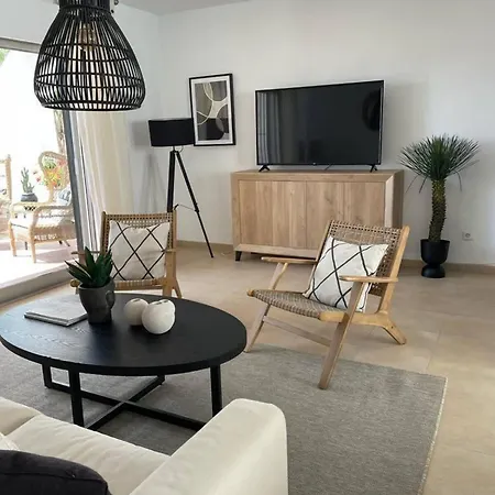 Apartmán Garden Club 44 With Balcony & Pool Access *