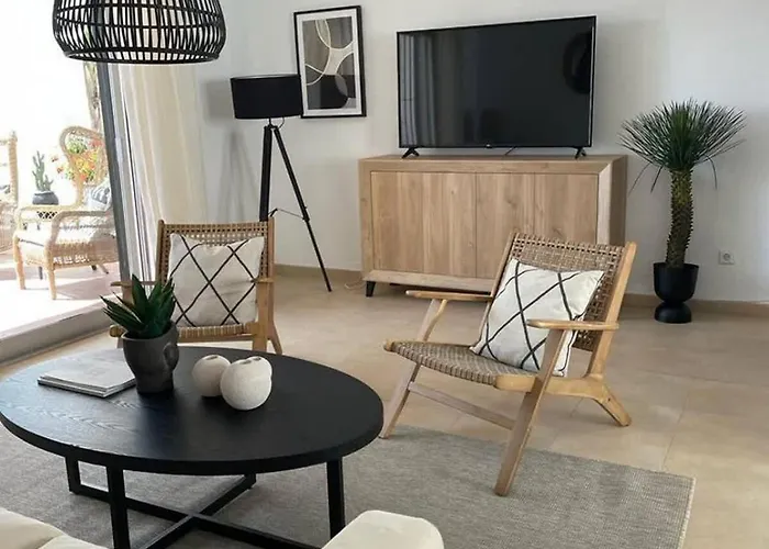 Apartman Garden Club 44 With Balcony & Pool Access *